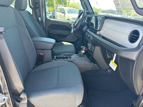 New 2025 Jeep Gladiator Sport image 57