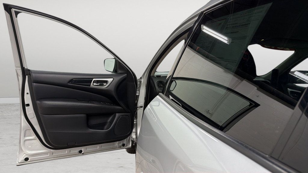 Used 2019 Nissan Pathfinder S AWD/4WD image 14