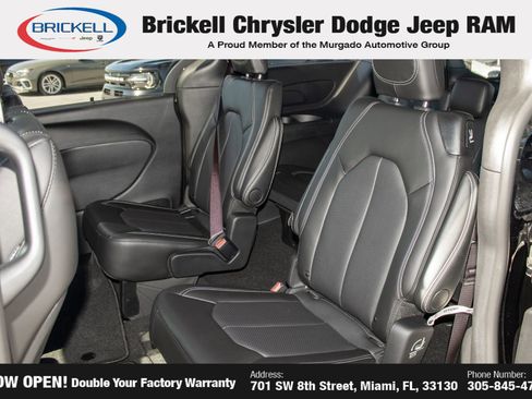 New 2025 Chrysler Pacifica Select image 18