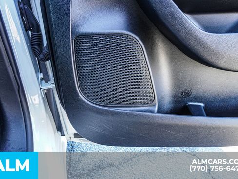 Used 2025 Chrysler Pacifica Limited image 32