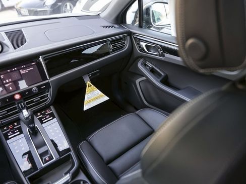 Certified 2026 Porsche Macan Turbo AWD/4WD image 38