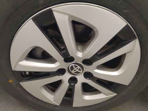 Used 2018 Toyota Prius Two w/ Prius Two Safety Plus Package FWD image 31