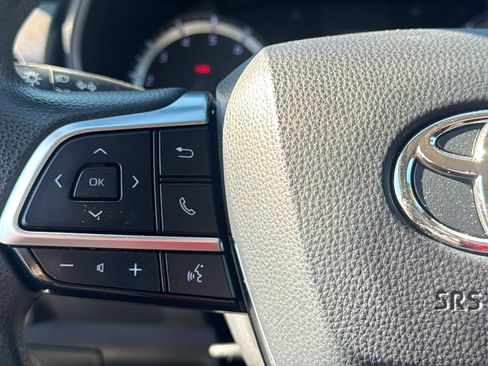 Used 2020 Toyota Highlander L image 22