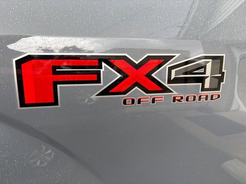 Used 2019 Ford F150 XLT w/ Equipment Group 302A Luxury AWD/4WD image 12