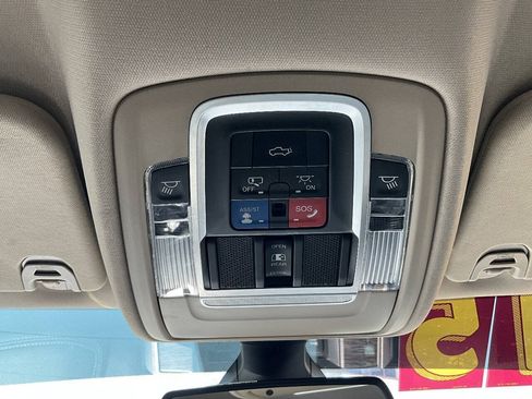 Used 2019 RAM 1500 Laramie AWD/4WD image 25
