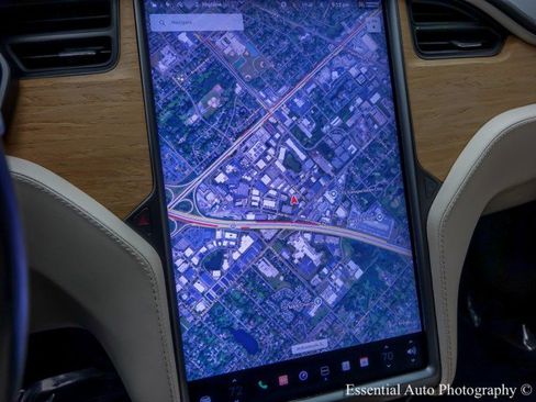 Used 2020 Tesla Model S Long Range Plus image 18