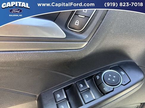 Certified 2025 Ford Escape SE FWD image 21