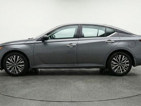 Used 2025 Nissan Altima 2.5 SV FWD image 5