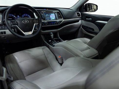 Used 2016 Toyota Highlander XLE image 20