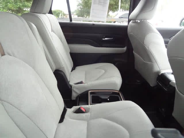 Used 2024 Toyota Grand Highlander AWD Hybrid image 12