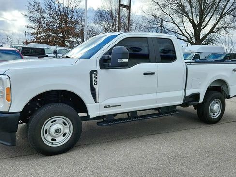 Used 2023 Ford F350 XL image 5