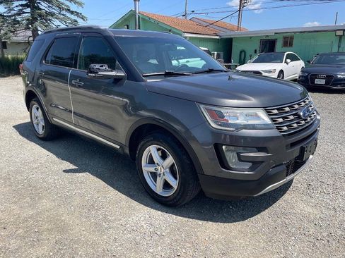 Used 2016 Ford Explorer XLT w/ Equipment Group 202A AWD/4WD image 4