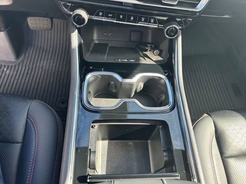 Used 2024 Chevrolet Traverse RS image 17