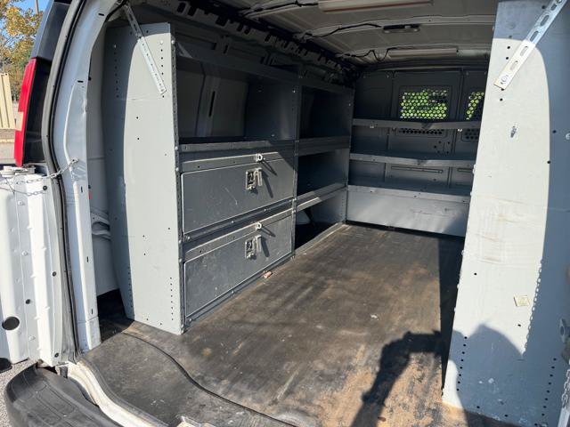 Used 2015 Chevrolet Express 2500 RWD image 30