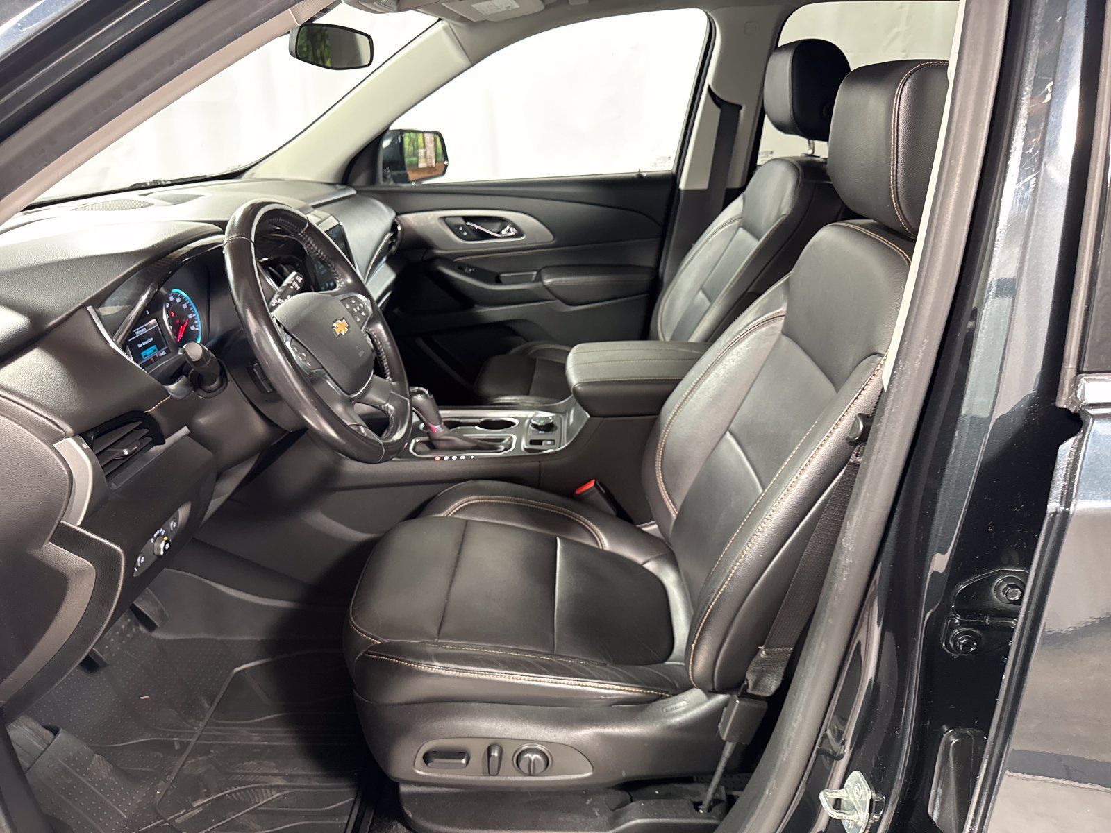 Used 2019 Chevrolet Traverse LT w/ LPO, Floor Liner Package AWD/4WD image 3