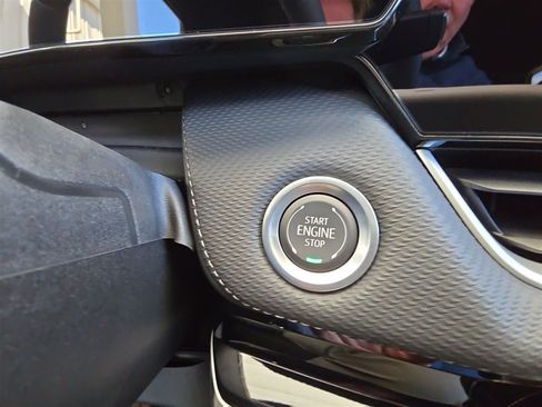 New 2025 Chevrolet Equinox LT image 17