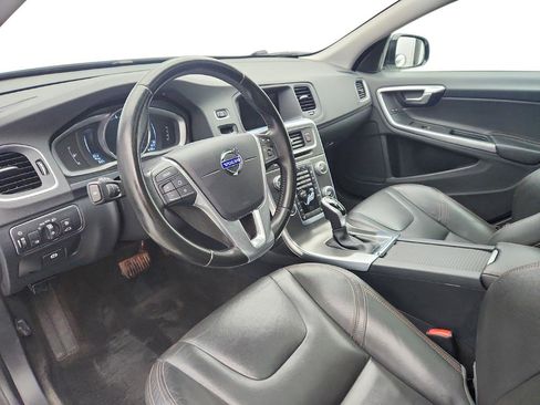 Used 2016 Volvo V60 T5 Cross Country image 10