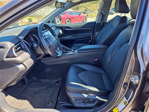 Used 2020 Toyota Camry SE FWD image 16