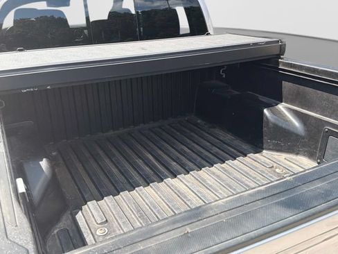 Used 2018 Toyota Tacoma TRD Off-Road AWD/4WD image 14