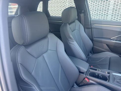 Certified 2025 Audi Q3 2.0T Premium w/ Convenience Package AWD/4WD image 31
