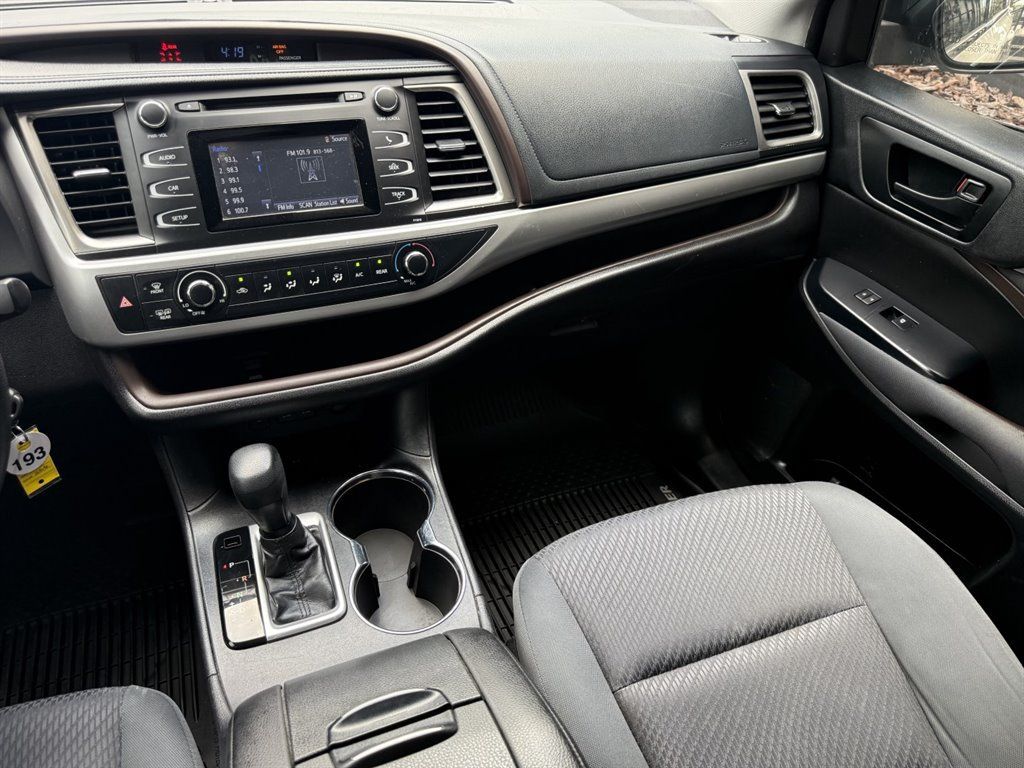 Used 2019 Toyota Highlander LE FWD image 24