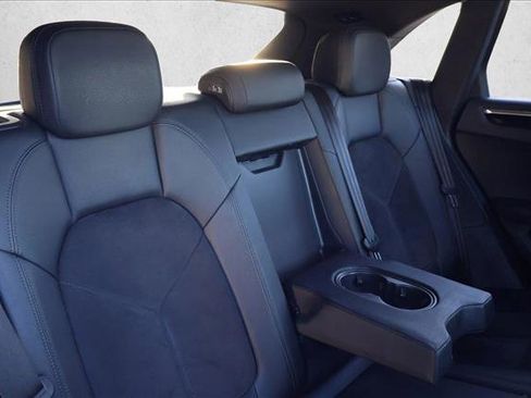 Used 2018 Porsche Macan Sport Edition image 24