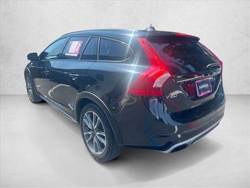 Used 2018 Volvo V60 T5 Cross Country Platinum image 5