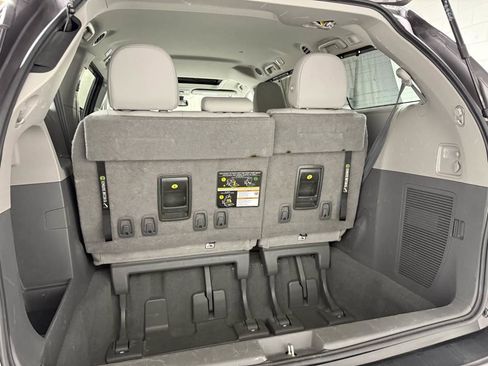 Used 2020 Toyota Sienna XLE w/ XLE Navigation Package image 20