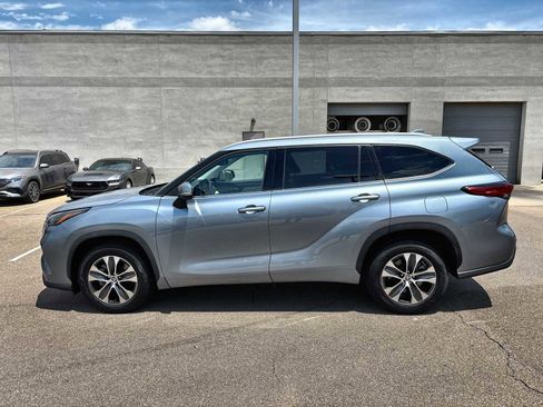 Used 2022 Toyota Highlander XLE FWD image 5