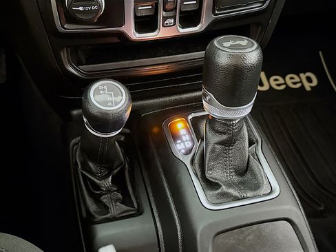 Used 2021 Jeep Wrangler Unlimited Sport image 19