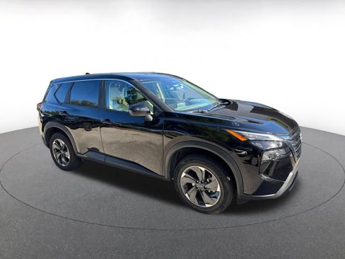Used 2025 Nissan Rogue SV FWD image 3