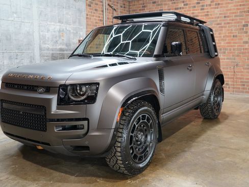 Used 2025 Land Rover Defender 110 image 9