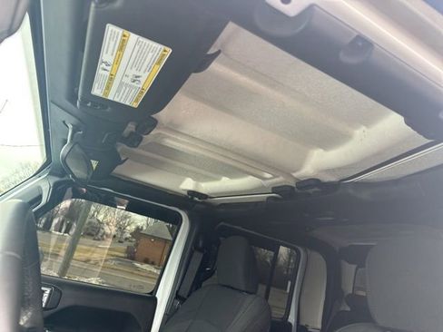 Used 2023 Jeep Gladiator Sport image 13