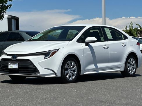 Used 2023 Toyota Corolla LE FWD image 8