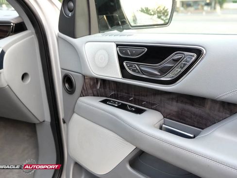 Used 2018 Lincoln Navigator Reserve w/ Technology Package AWD/4WD image 31