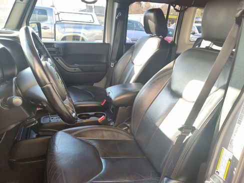 Used 2018 Jeep Wrangler Unlimited Sahara image 10