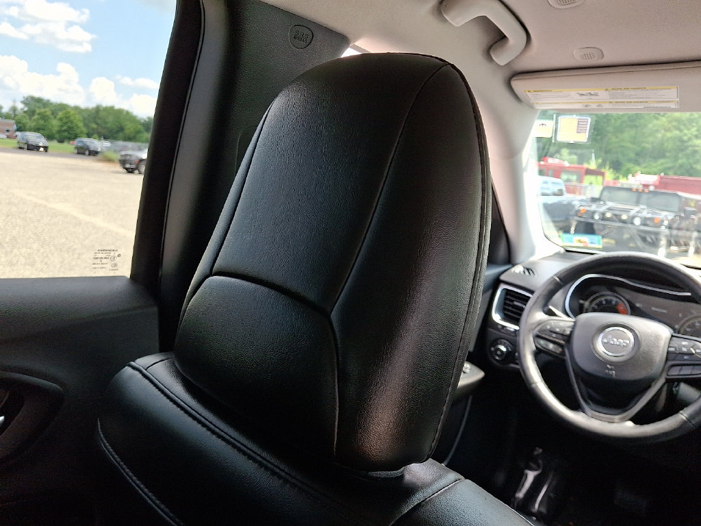 Used 2020 Jeep Cherokee Trailhawk w/ Cold Weather Group AWD/4WD image 14