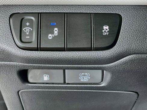 Used 2017 Hyundai Ioniq Limited FWD image 13