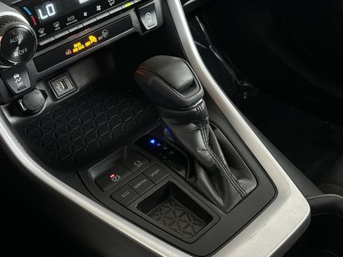 Used 2025 Toyota RAV4 XLE FWD image 19