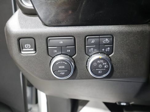 Used 2025 GMC Sierra 3500 SLE w/ Preferred Package AWD/4WD image 30