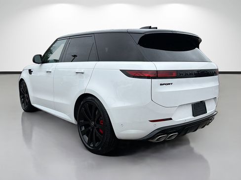 Used 2025 Land Rover Range Rover Sport Dynamic SE image 3