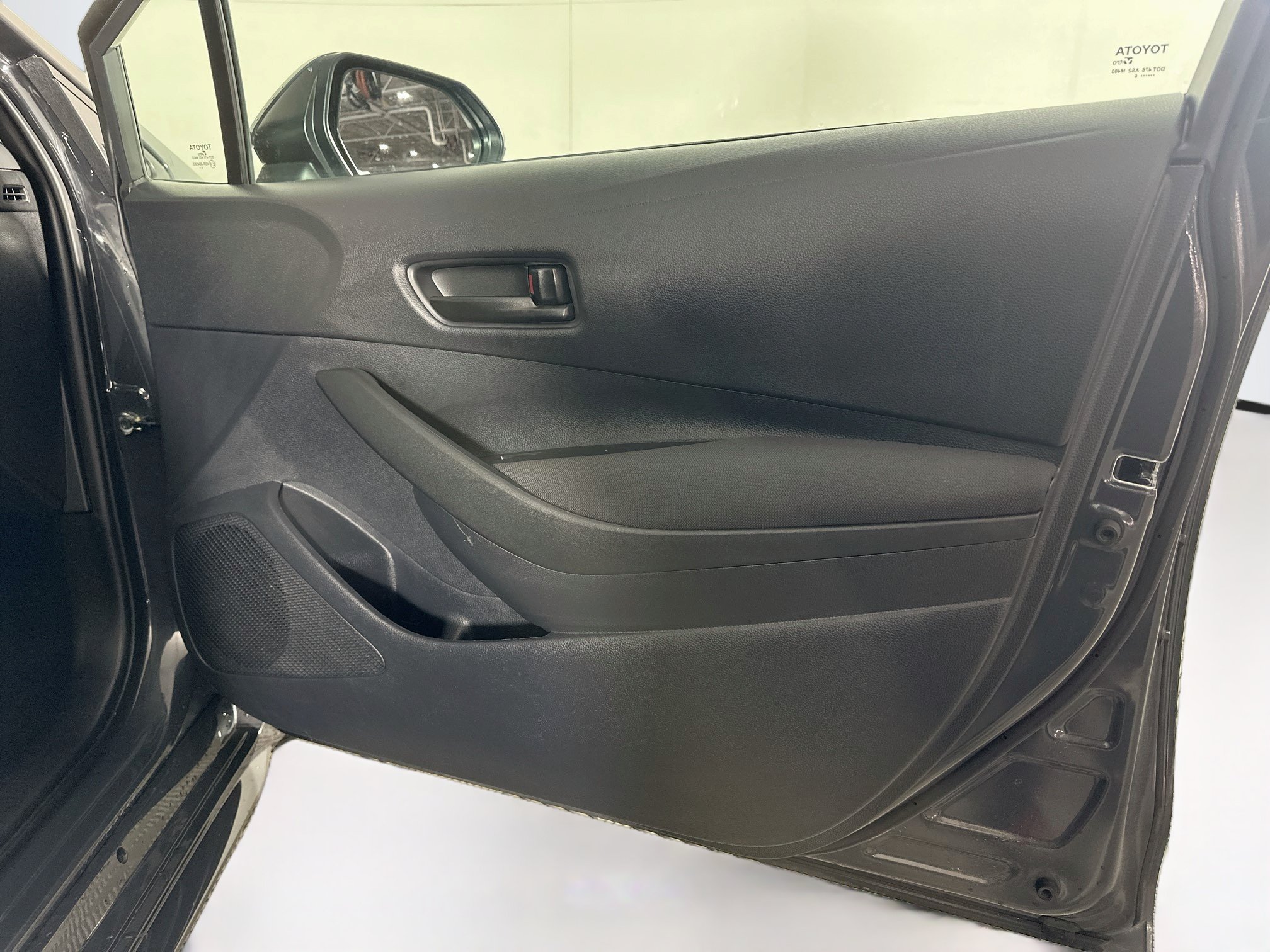 Used 2026 Toyota Corolla LE FWD image 30