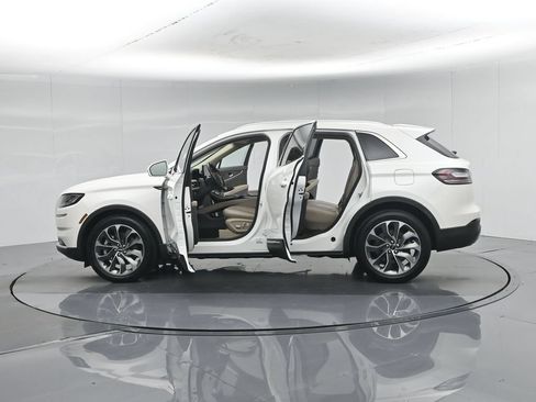 Used 2023 Lincoln Nautilus Reserve w/ Luxury Package AWD/4WD image 37
