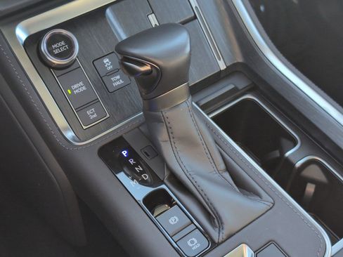 Used 2024 Lexus GX 550 w/ Accessory Package (2T) image 23