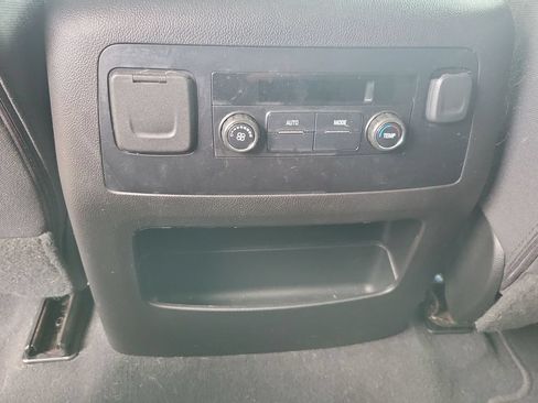 Used 2019 Chevrolet Tahoe LS RWD image 26