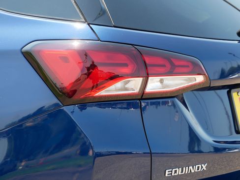 Used 2022 Chevrolet Equinox LT AWD/4WD image 17