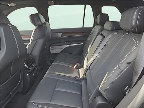 New 2026 Cadillac Vistiq Sport image 31