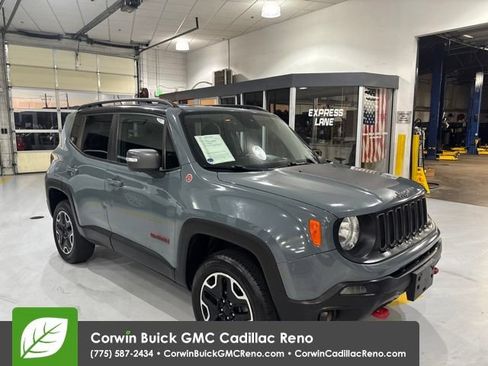 Used 2017 Jeep Renegade Trailhawk AWD/4WD image 4