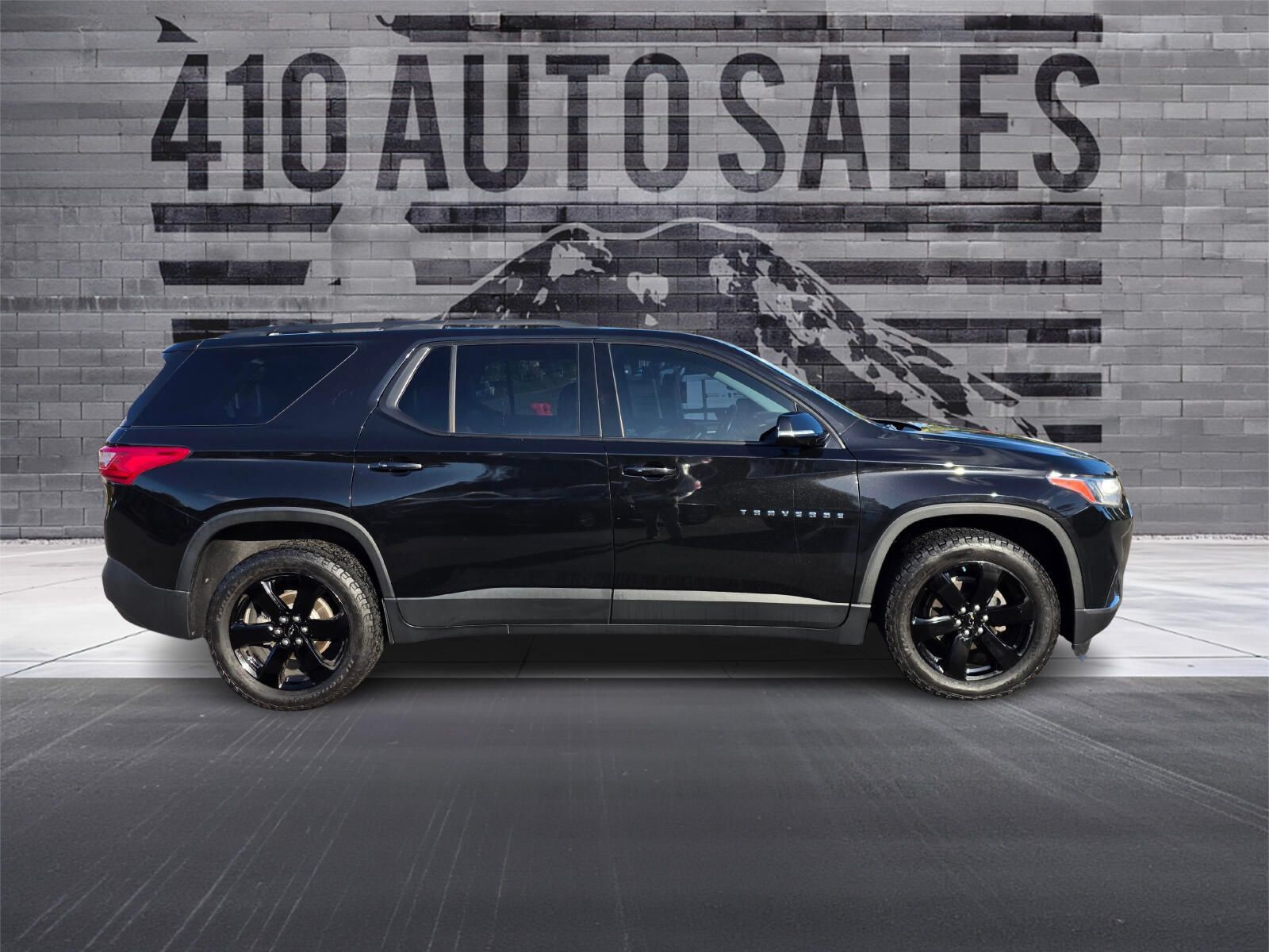 Used 2019 Chevrolet Traverse LT w/ LT Premium Package AWD/4WD image 2