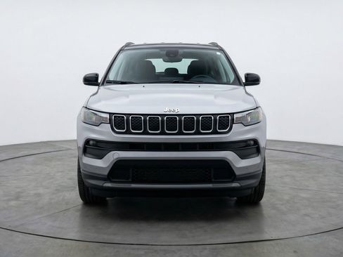 Used 2025 Jeep Compass Limited image 2